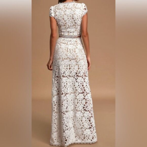 Lace Skirt & Crop Top Set - Picture 3 of 12